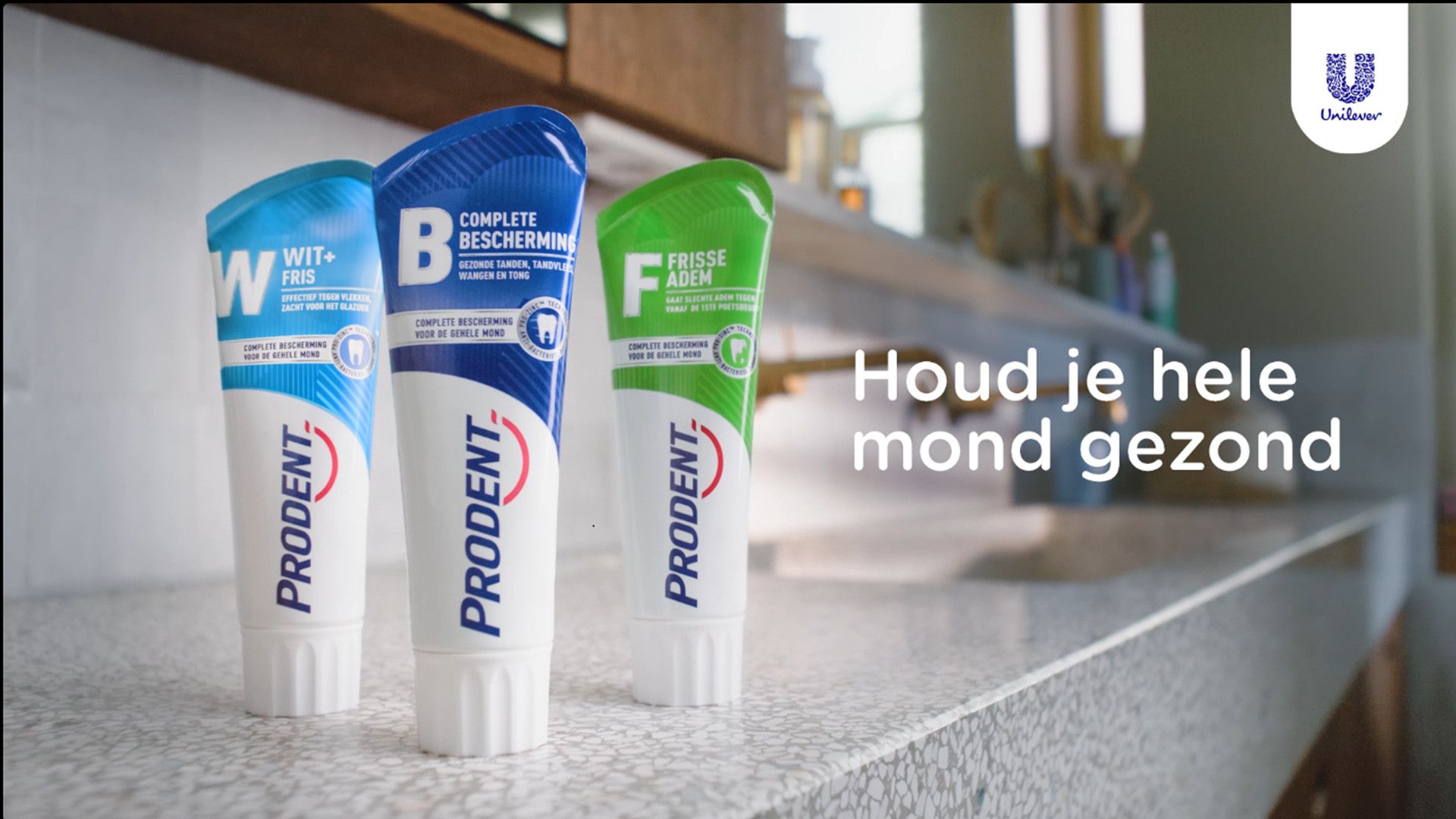 Drie tubes tandpasta op de wastafel. Allemaal van Prodent.