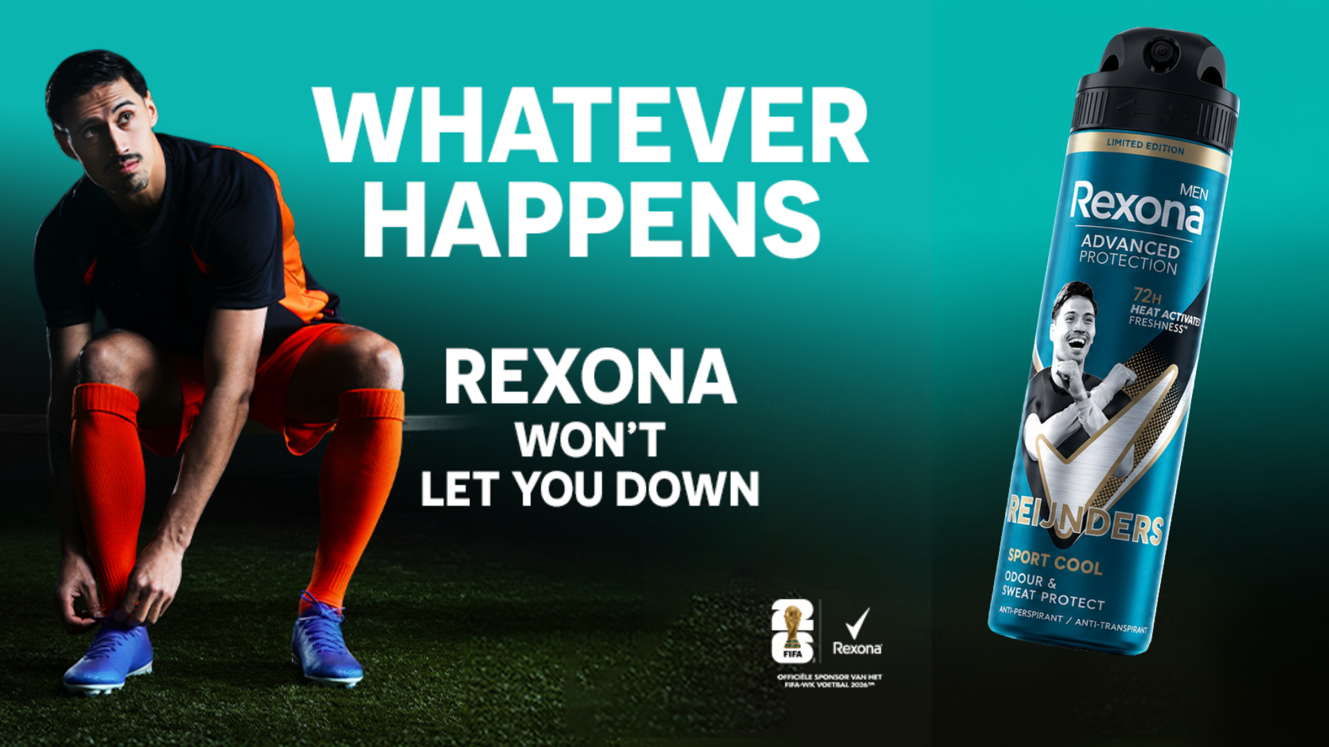 Nederlandse voetballer Tijjani Reijnders in oranje tenue hurkt neer om zijn veters te strikken op een voetbalveld, naast een Rexona-deodorantspray met FIFA WK 2026™-branding en de tekst: 'Whatever happens, Rexona won't let you down'.