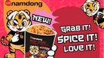 Op de banner zie je een Tijger die de pot noodles vast houd. Daarbij staat de tekst; “Grab it, spice it, love it”.